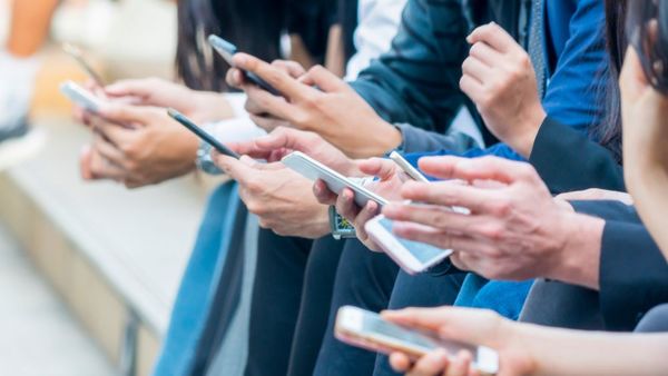 Mejora la calificación de bonos y solvencia de la empresa Personal - MarketData