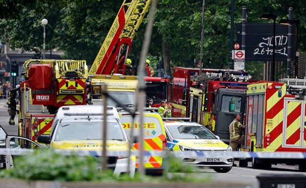 Se declara un fuerte incendio en una estación de tren de Londres - Mundo - ABC Color