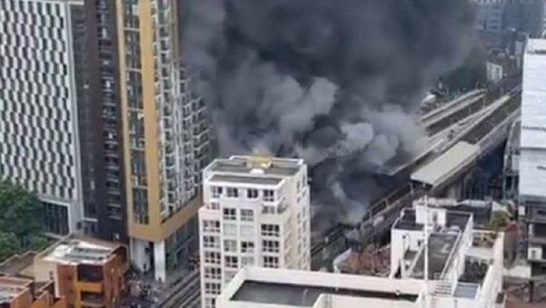 Bomberos reportan fuerte incendio en estación de trenes de Londres