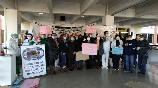 Hospital de Clínicas: El personal de blanco no quiere ser héroe, quiere seguir viviendo  - Nacionales - ABC Color