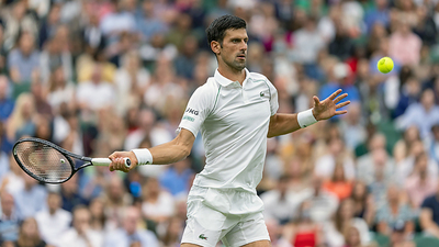 Djokovic no falla en su debut en Wimbledon