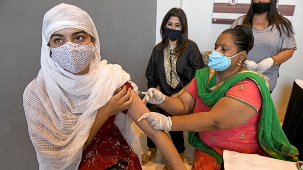 India notificó menos de 1.000 muertos por primera vez desde abril | .::Agencia IP::.