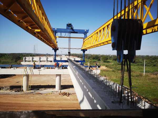 Iniciaron lanzamiento de vigas pretensadas en el viaducto de acceso al Puente Héroes del Chaco | .::Agencia IP::.