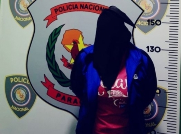 Detienen a una mujer por contar con una orden de captura en CDE