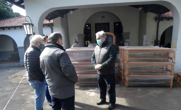 Diario HOY | Donan lote de bancos de madera al Ineram