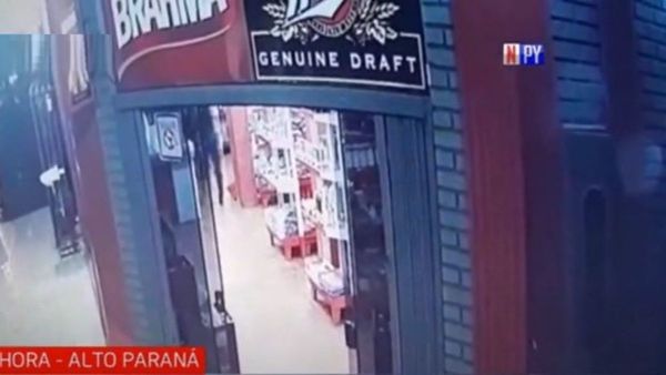 Motochorro baleó a una comerciante