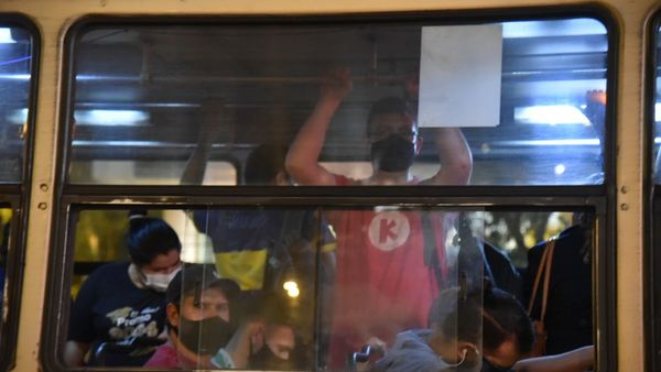 Multan a seis empresas de buses por exceso de pasajeros