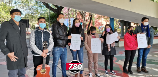 Protestan por cierre de la carrera de Letras de la Facultad de Filosofía, filial Caacupé - Megacadena — Últimas Noticias de Paraguay