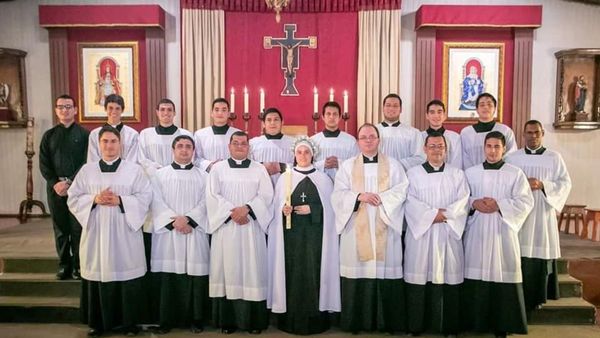 Comunidad: "Nunca se desobedeció al Papa"