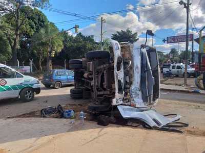 Accidente con suerte, solo dos heridos leves » San Lorenzo PY