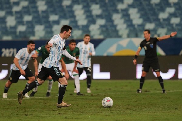 Argentina golea a Bolivia en una noche mágica de Messi