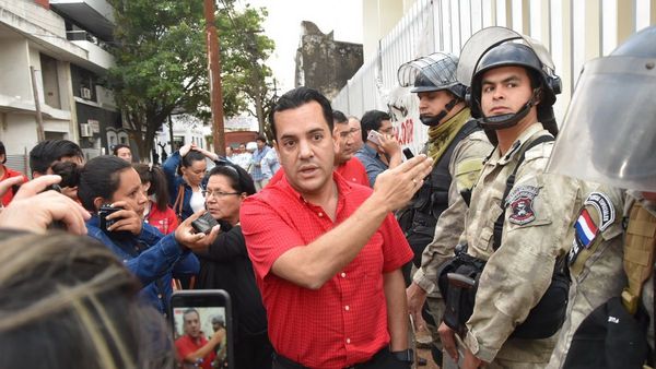 Fiscal acusa a Friedmann por lavado de dinero y otros delitos