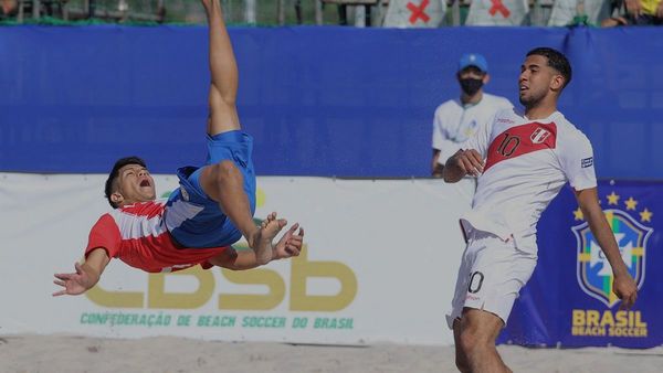 La Albirroja   tumba a Perú en fútbol playa