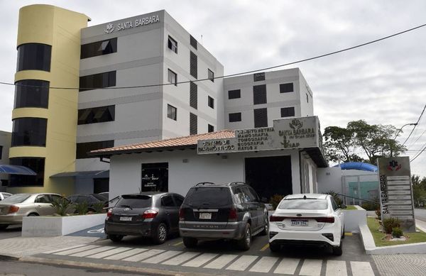 Más de 50 prestadores médicos en todo el país - 25 años Sanatorio Santa Barbara - ABC Color