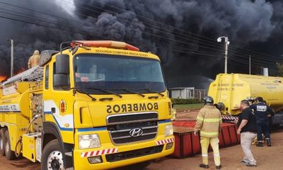 Unos 100 trabajadores quedan sin ocupación tras incendio de fábrica en el Km 12 Acaray – Diario TNPRESS