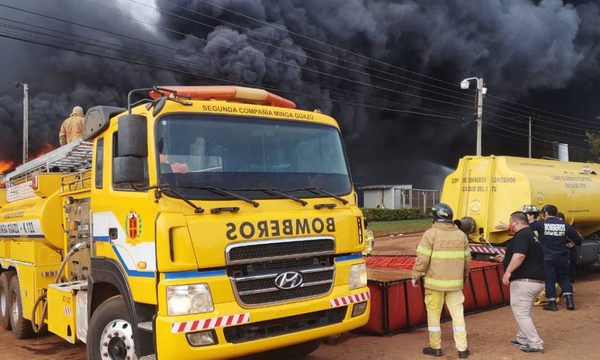 Unos 100 trabajadores quedan sin ocupación tras incendio de fábrica en el Km 12 Acaray – Diario TNPRESS