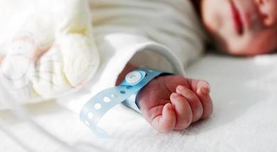 ¡Conmoción total! Niña de 11 años se convierte en la madre más joven del Reino Unido