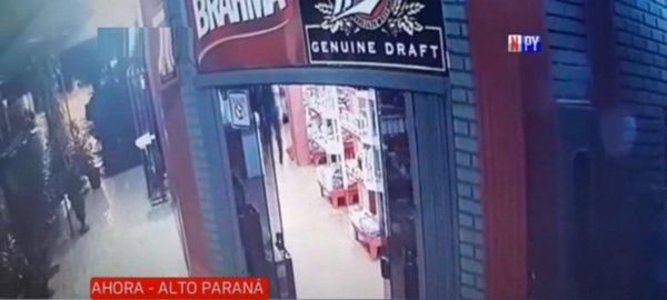 Imágenes: Motochorro baleó a una comerciante en Alto Paraná
