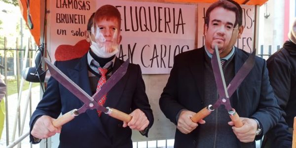 Docentes se movilizan contra el recorte presupuestario en educación | OnLivePy