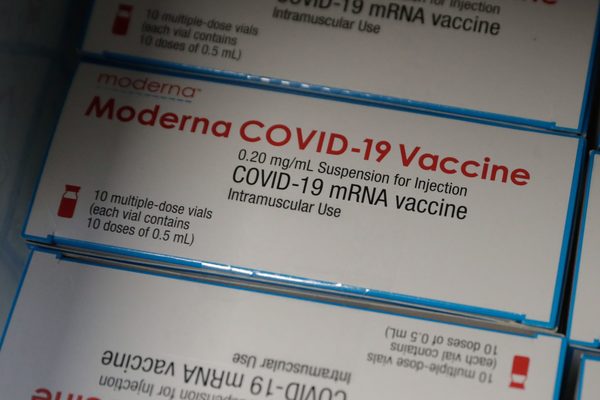 Moderna dice que su vacuna protegió contra variantes en un estudio | El Independiente