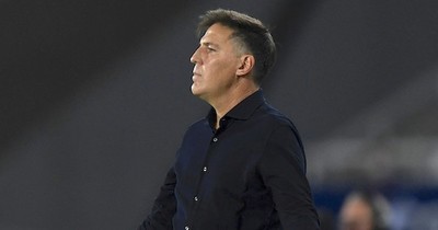 La Nación / Confunden a periodista argentino con el DT de la Albirroja