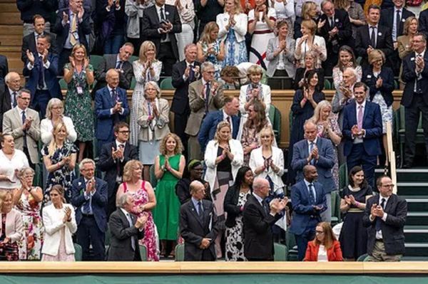MUNDO | Emotiva ovación para científica que desarrolló vacuna de AstraZeneca en Wimbledon