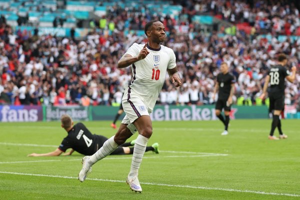 Inglaterra vence a Alemania y se mete entre los candidatos en la Eurocopa
