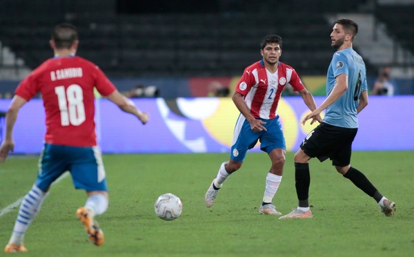 “Improvisamos mucho y debemos hacerle jugar a los futbolistas donde mejor se desempeñan” - Megacadena — Últimas Noticias de Paraguay