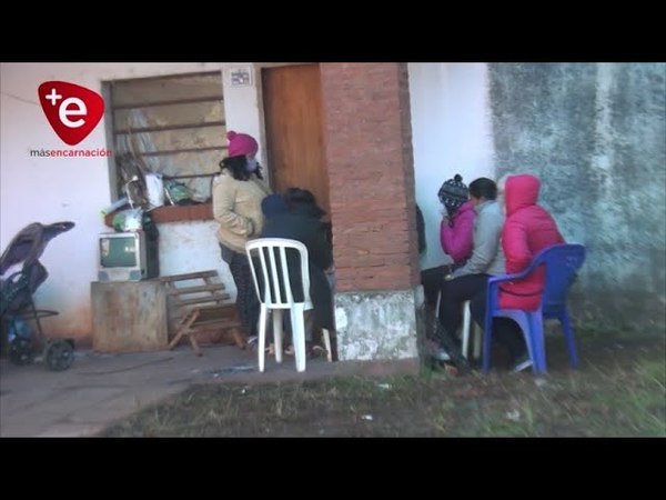 FAMILIAS SIGUEN OCUPANDO VIVIENDAS ABANDONADAS POR LA EBY