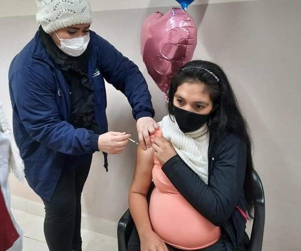 Continúa vacunación anticovid a embarazadas