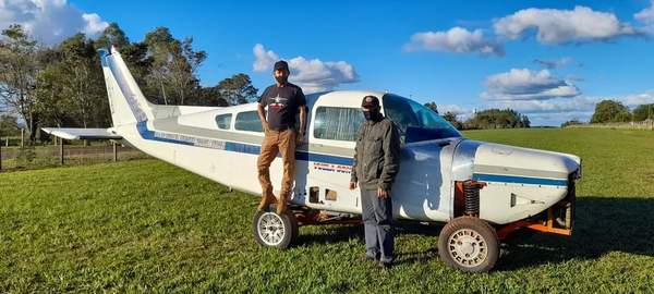 FABRICAN UN «AVIÓN CAR» EN JESÚS DE TAVARANGÜÉ