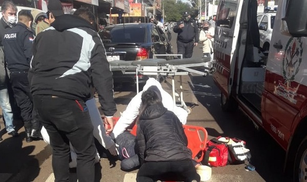Joven mujer motociclista pierde la vida en choque con automóvil en pleno centro encarnaceno