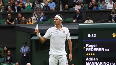Federer, con justeza, avanza de ronda en Wimbledon