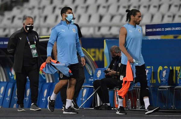 La selección de Uruguay llega a Brasilia tras su último entrenamiento en Río - Fútbol Internacional - ABC Color