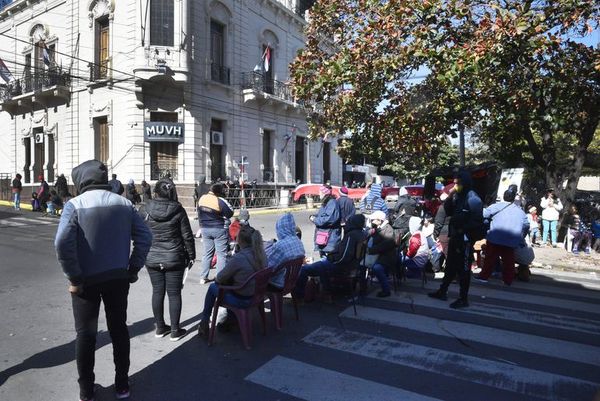 Multisectorial exige la destitución de Carlos Pereira del MUVH  - Nacionales - ABC Color