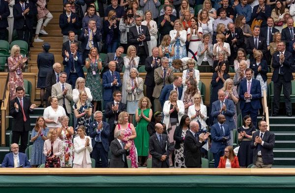 Ovación en Wimbledon a la ‘madre’ de la vacuna anticovid - Nacionales - ABC Color