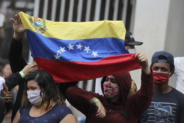 Cientos de venezolanos regresarán desde Trinidad y Tobago por el desempleo - MarketData