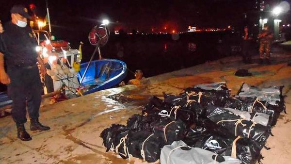 Casi media tonelada de cocaína aparece en bolsas flotantes en costas del Mediterráneo argelino | Ñanduti