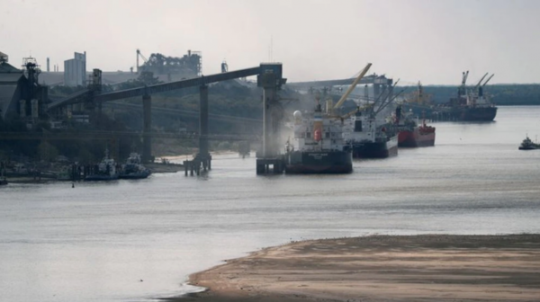 Diario HOY | El Paraná literalmente se va secando y el comercio marítimo está en riesgo