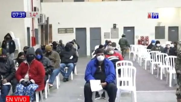 El frío atajó a muchos y hay poca gente en los vacunatorios