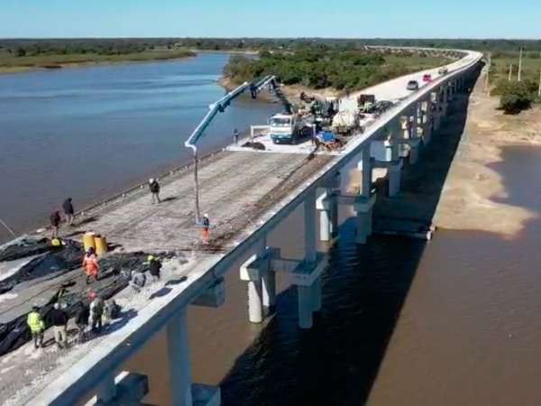 A punto de concluir puente que unirá Alberdi con Pilar - El Trueno