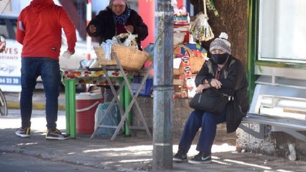 Acompañantes enfrentan al frío polar en IPS Ingavi | Noticias Paraguay