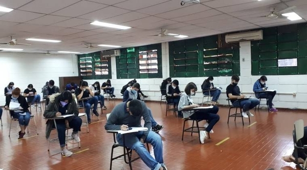 Diario HOY | Becal presentó listado de 127 becarios para el primer semestre