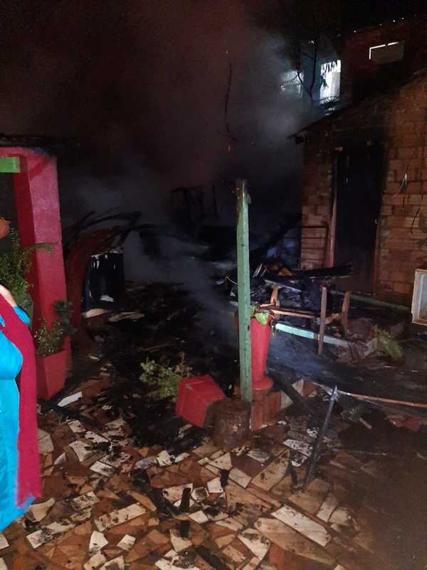 Cortocircuito provoca incendio de vivienda en Minga Guazú - La Clave
