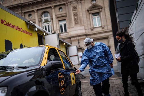 Taxis de Buenos Aires se visten de ambulancias para ayudar contra la covid-19 - Mundo - ABC Color