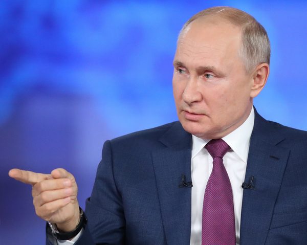 Putin anima a vacunarse y advierte contra provocaciones a EEUU y Reino Unido | El Independiente
