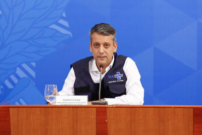 Brasil: echan a funcionario que pidió un dólar por cada dosis para concretar compra de 400 millones de vacunas - ADN Digital