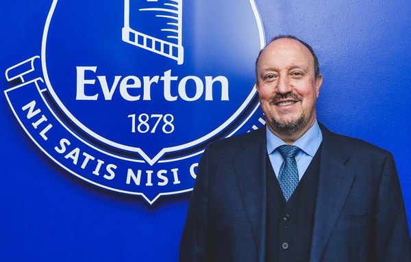 Everton anuncia a Rafa Benítez y los hinchas reaccionan por su pasado en Liverpool