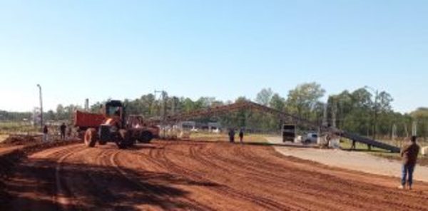 Obras en el ex Aratirí a toda marcha y podrá recibir hasta 8.000 autos por día - El Trueno