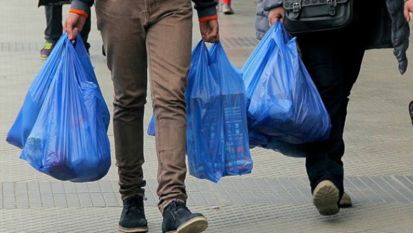 Desde mañana rige ley que regula el consumo de bolsas de plástico